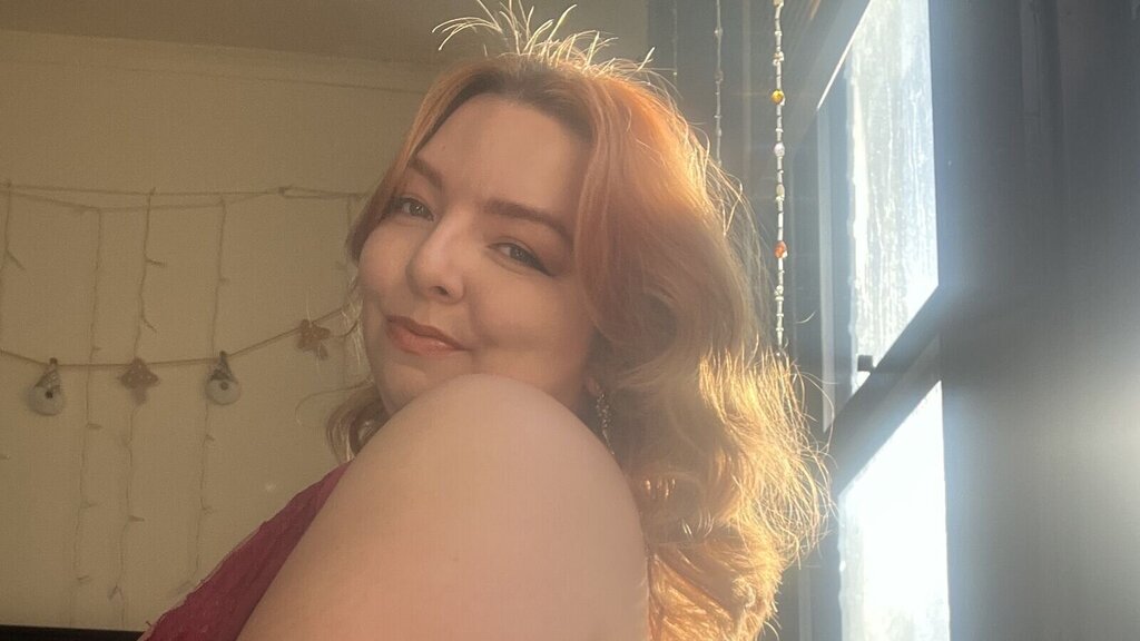 CurvyCateLJ